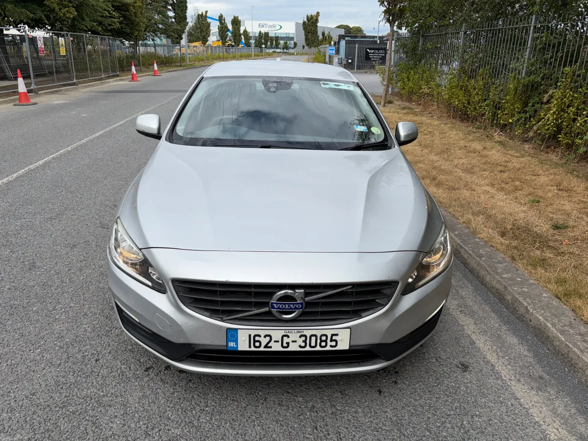 Volvo S60 2016 1 OWNER FROM NEW - Image 2