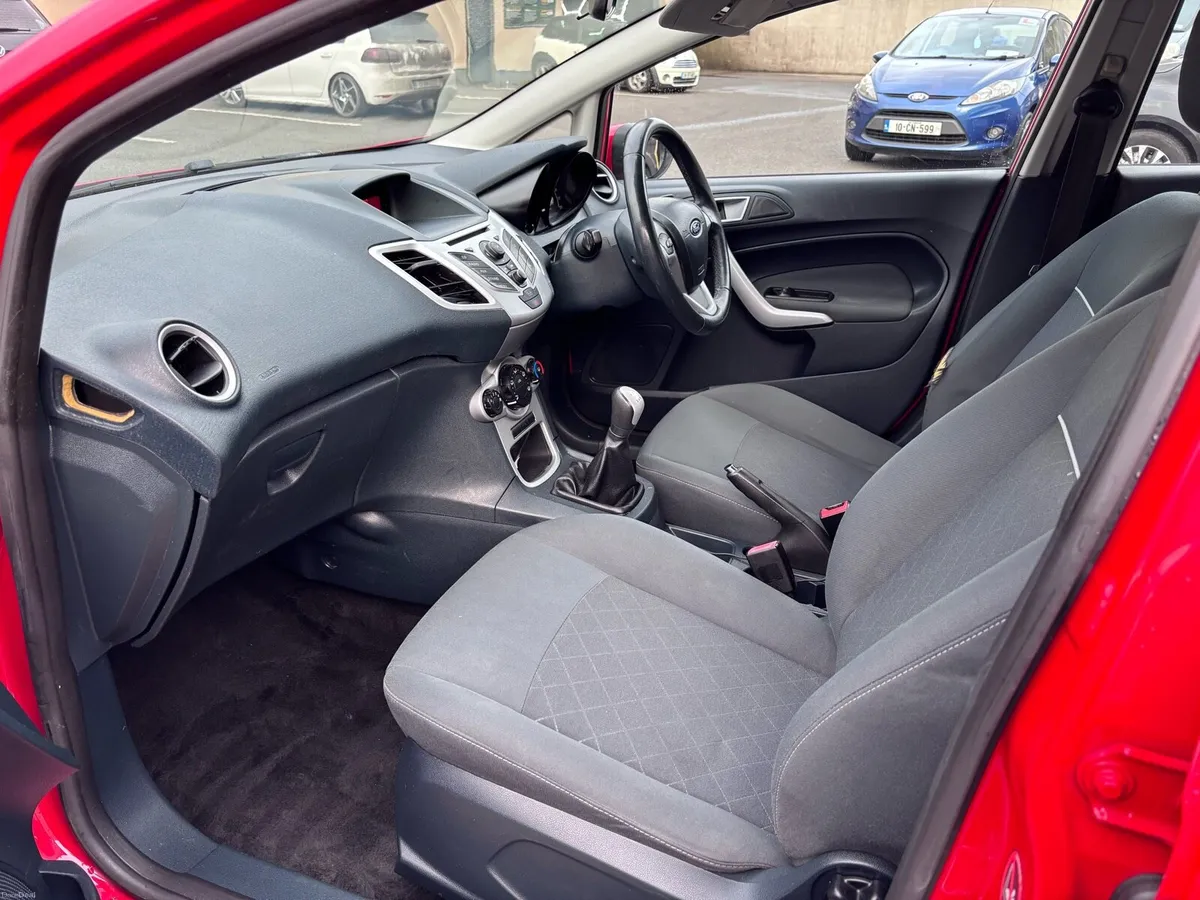 Ford fiesta - Image 6