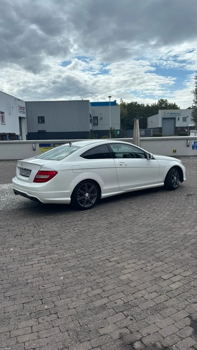 AMG LINE MERCEDES BENZ C-CLASS COUPE - Image 3