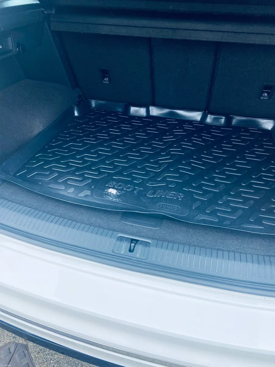 Volkswagen Tiguan R Line- low  mileage 2.0 - Image 4