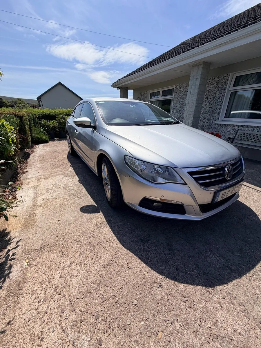 2010 Volkswagen Passat Coupe - Image 2