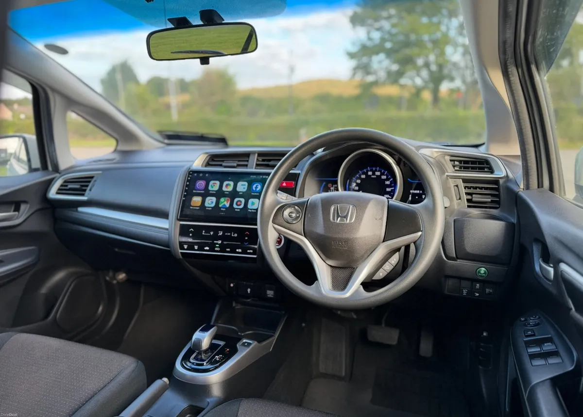 2015 HONDA FIT. LOW MILEAGE.NEW NCT. AUTO 1.5L HYB - Image 4
