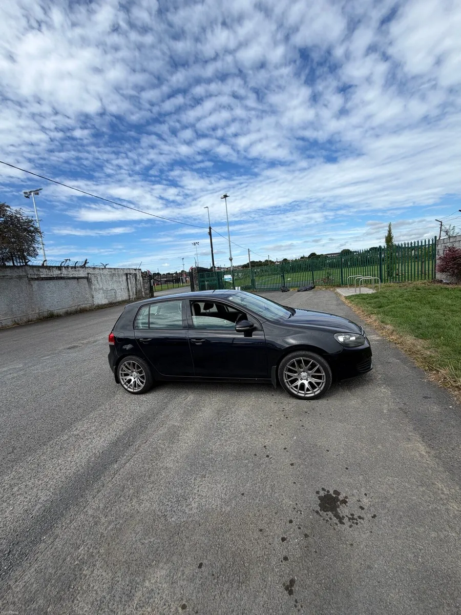 2010 Volkswagen Golf 1.6 TDI - Image 1
