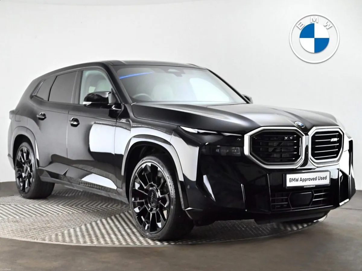 BMW XM 50e - Image 1
