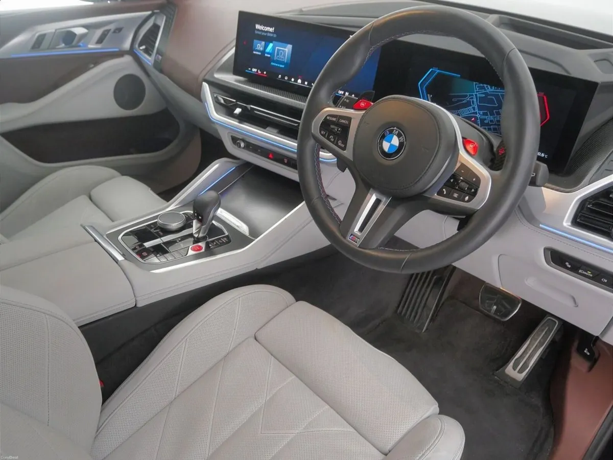 BMW XM 50e - Image 6