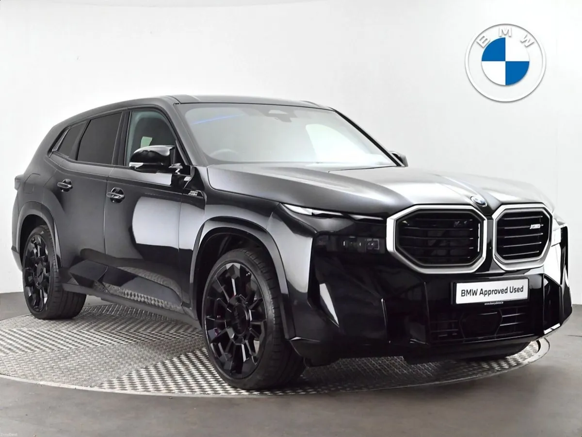 BMW XM 50e - Image 1