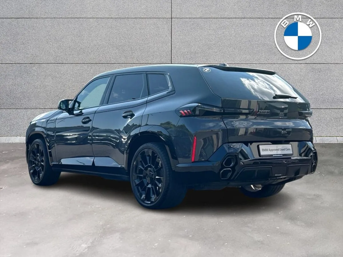 BMW XM 50e - Image 2