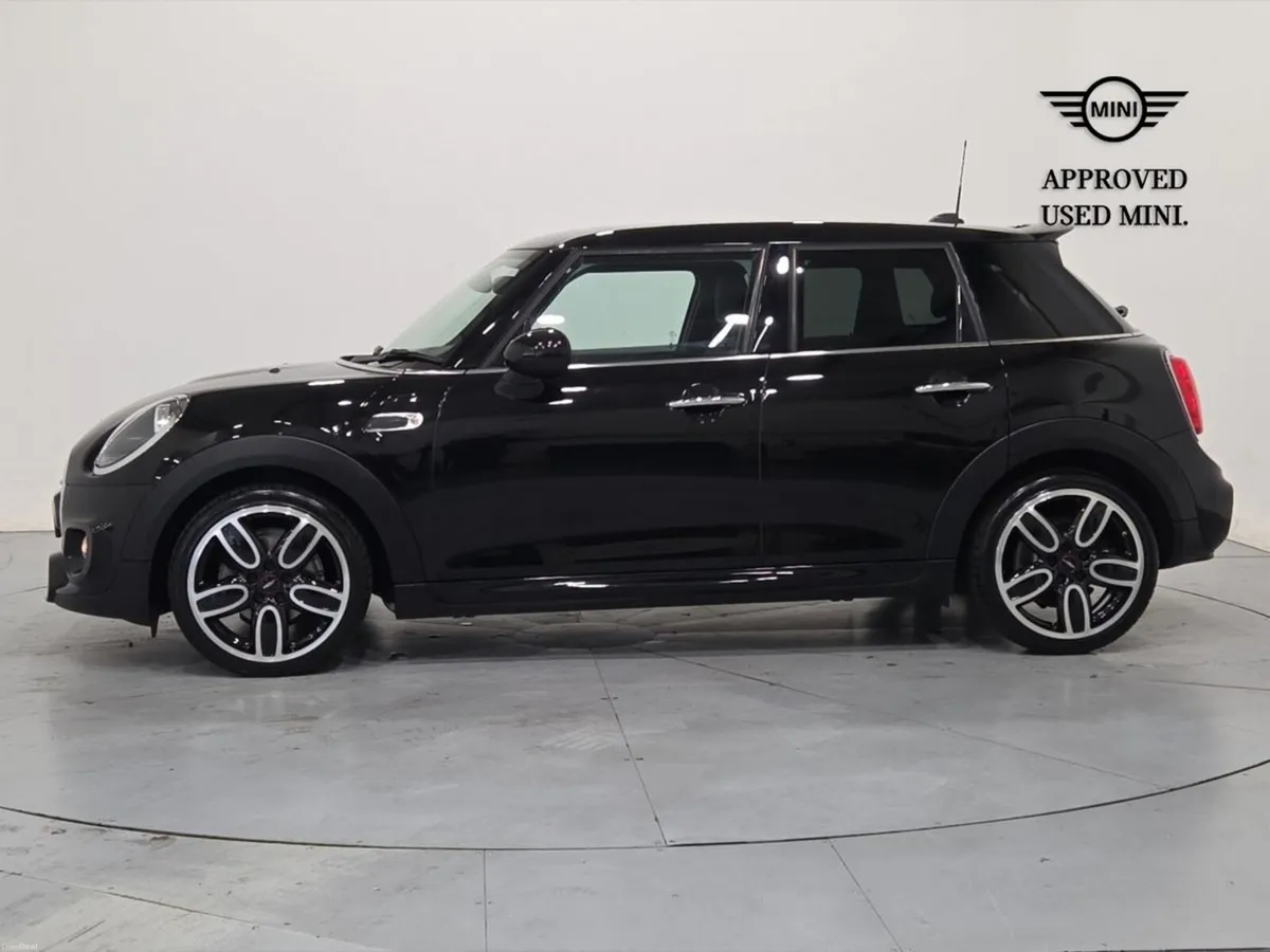 Mini Cooper 5-Door Cooper Sport - Image 3