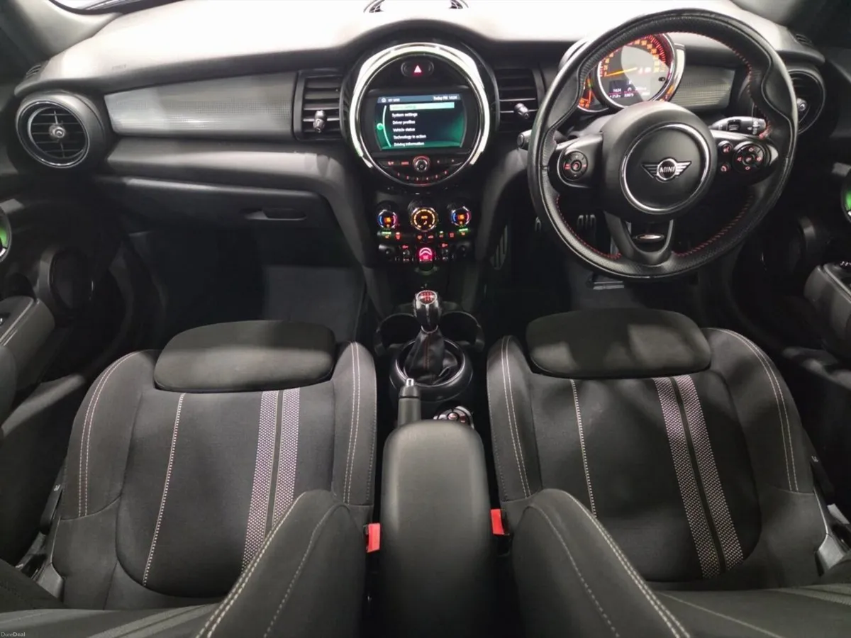 Mini Cooper 5-Door Cooper Sport - Image 4