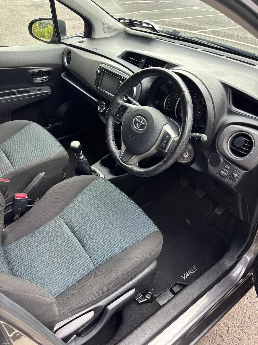 Toyota Yaris 2013 - Image 2