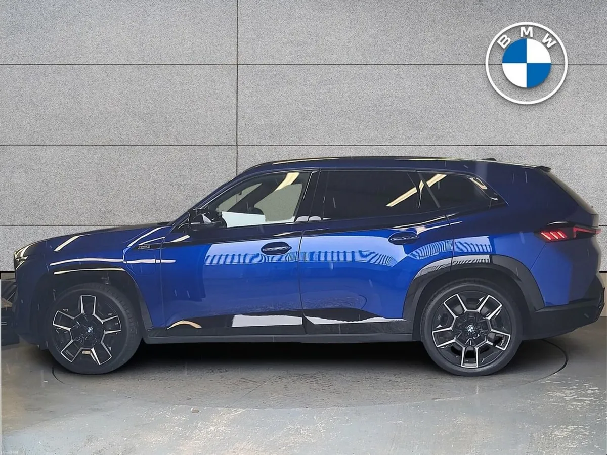 BMW XM 50e - Image 3