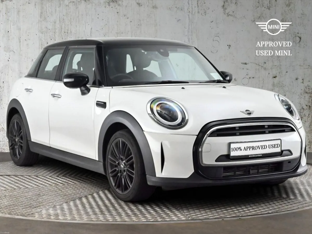 Mini Cooper 5-Door Cooper Exclusive - Image 1