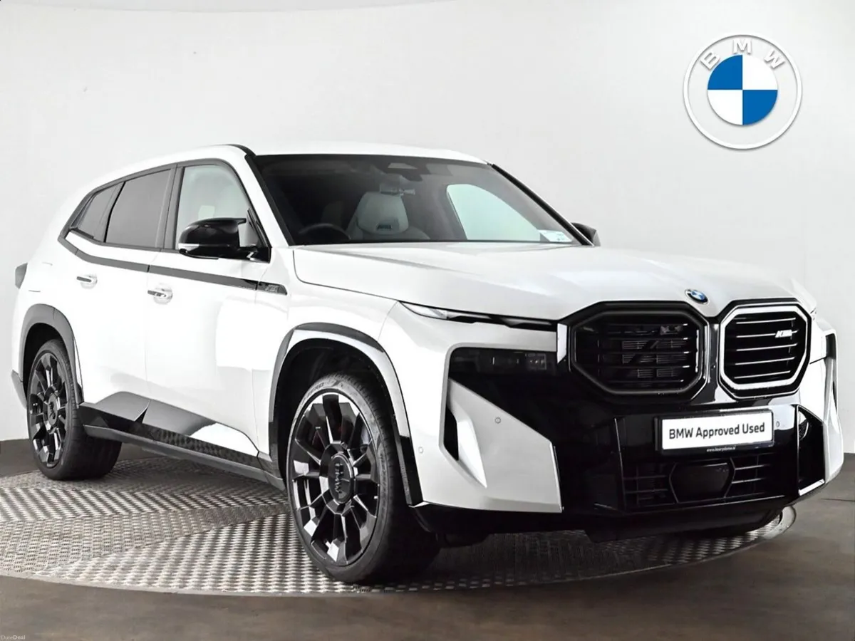 BMW XM 50e - Image 1