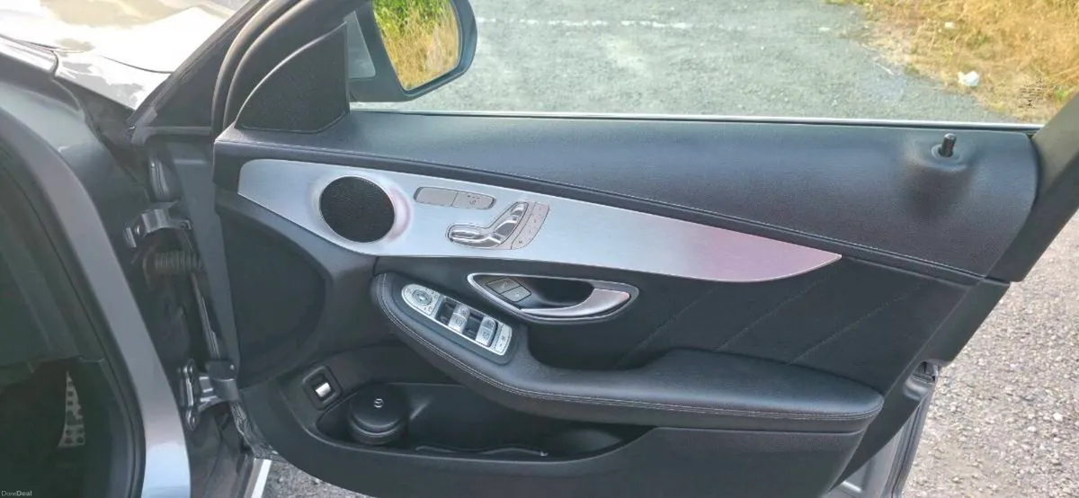 Car - Image 6