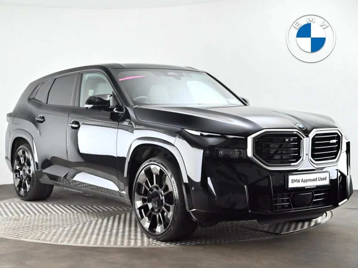 BMW XM 50e - Image 1