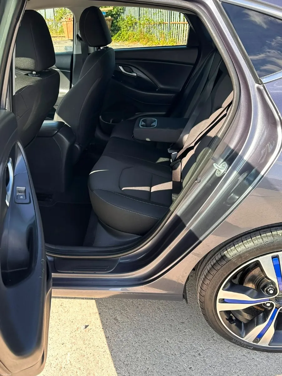 Hyundai i30 fastback 2020 - Image 6