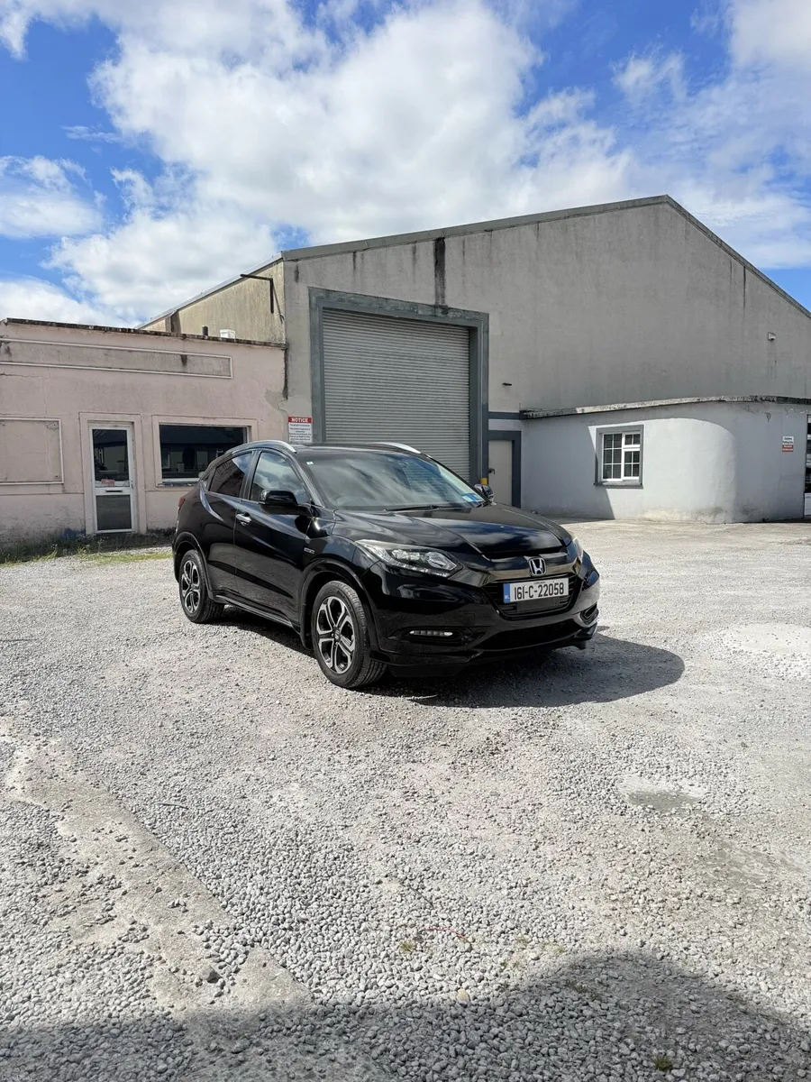2016 Honda Vezel(HR-V)1.5Hybrid Automatic 47000km - Image 1
