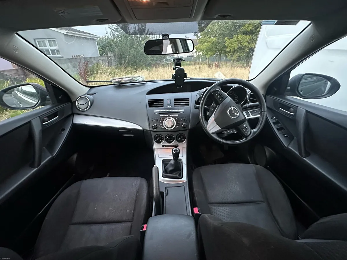 Mazda 3 2011 - Image 2