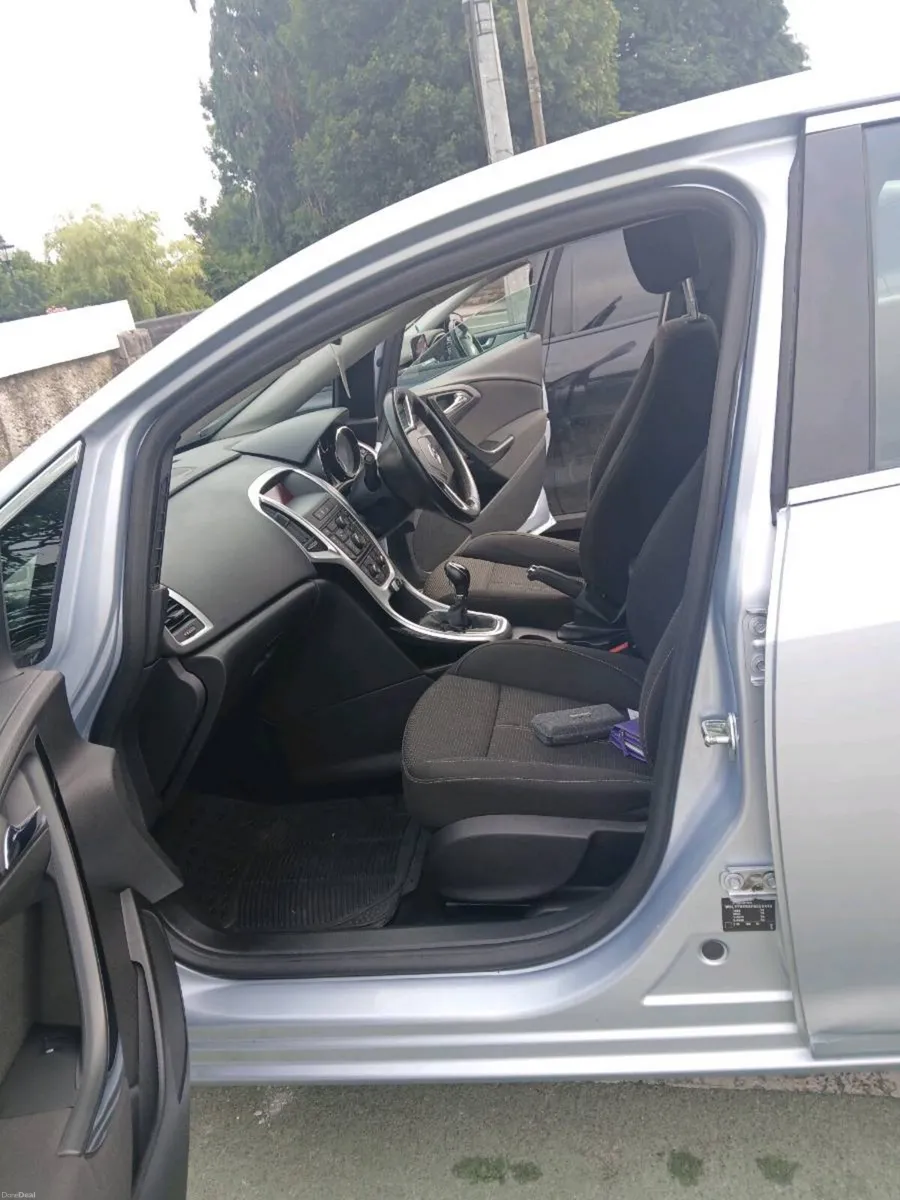 Vauxhall Astra Low Mileage - Image 6
