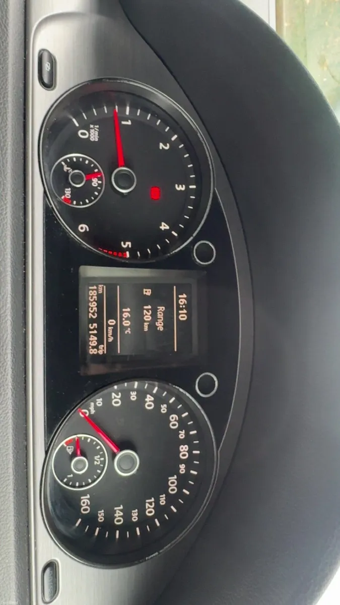 VW Passat - Image 5