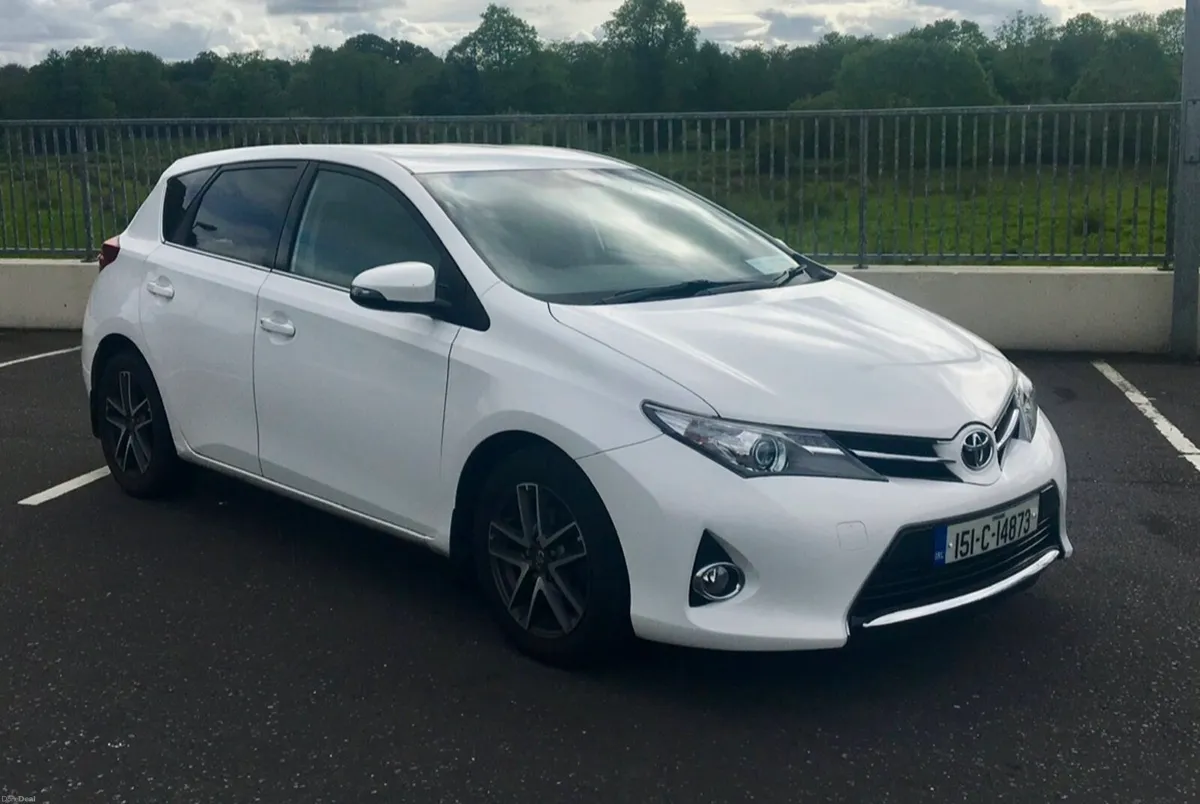 Toyota Auris 2015 1.4 diesel Sol/ICON+ NCT & Tax - Image 2