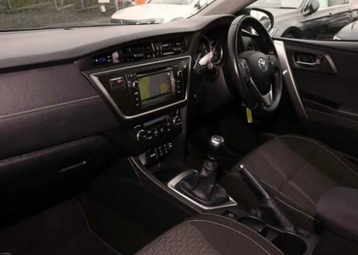 Toyota Auris 2015 1.4 diesel Sol/ICON+ NCT & Tax - Image 5