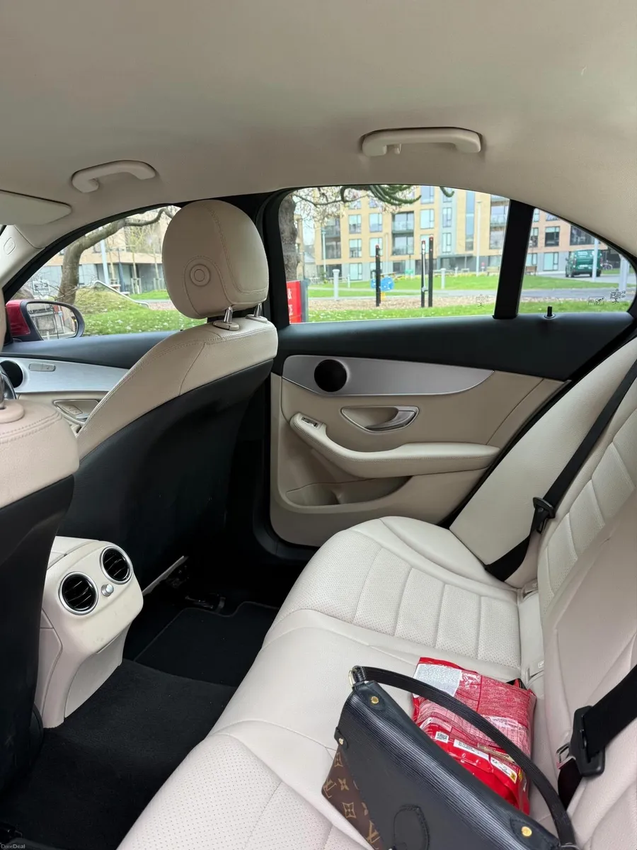 Mercedes-Benz C-Class 2019 - Image 6
