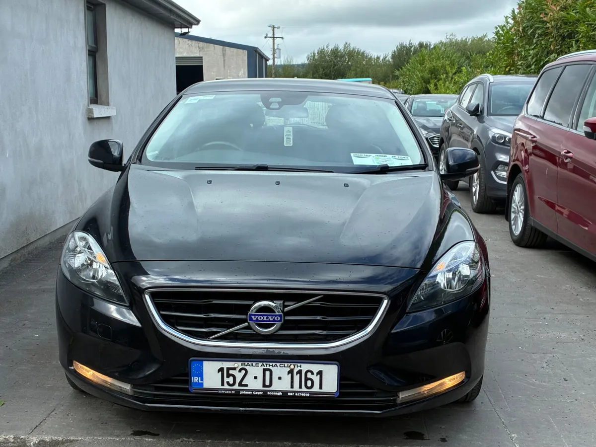 Volvo V40 2015 - Image 2