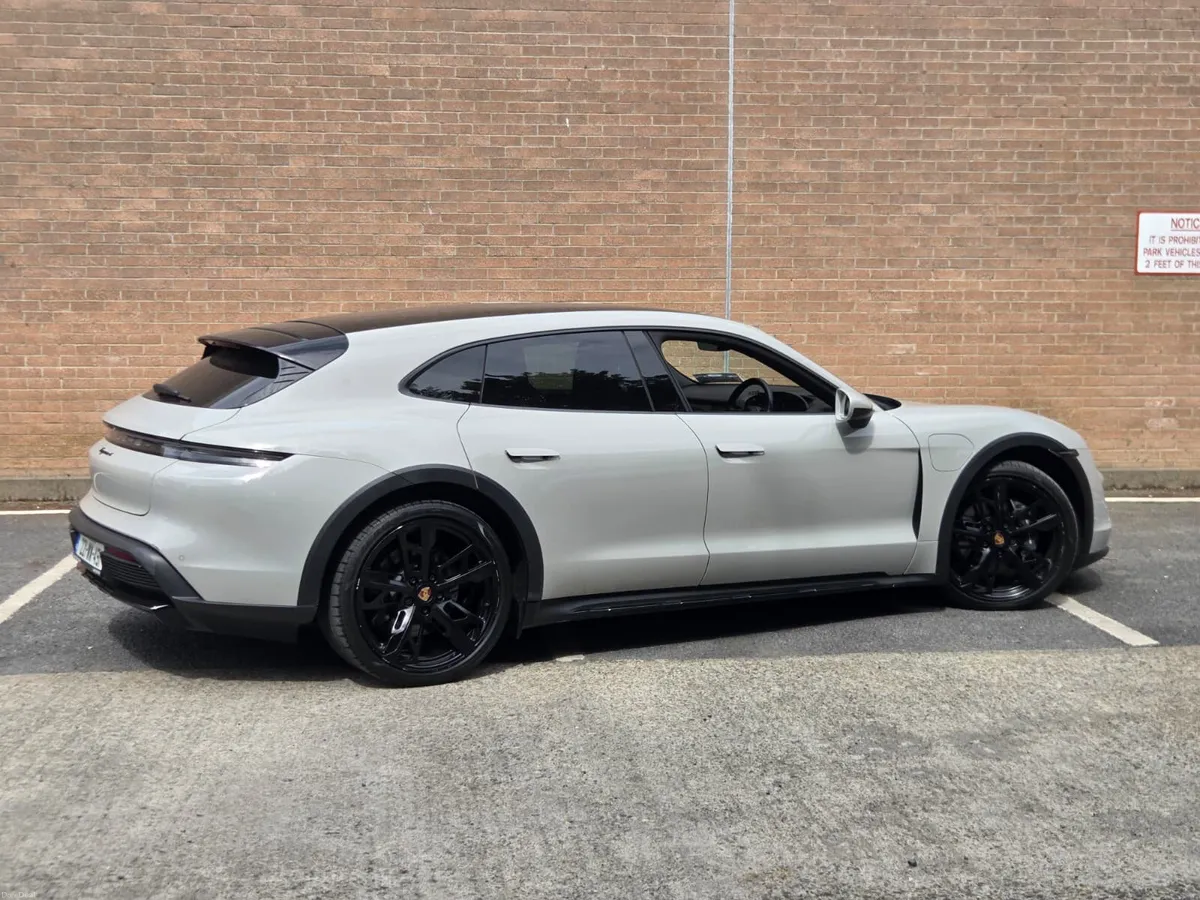 Porsche Taycan 2022 - Image 3