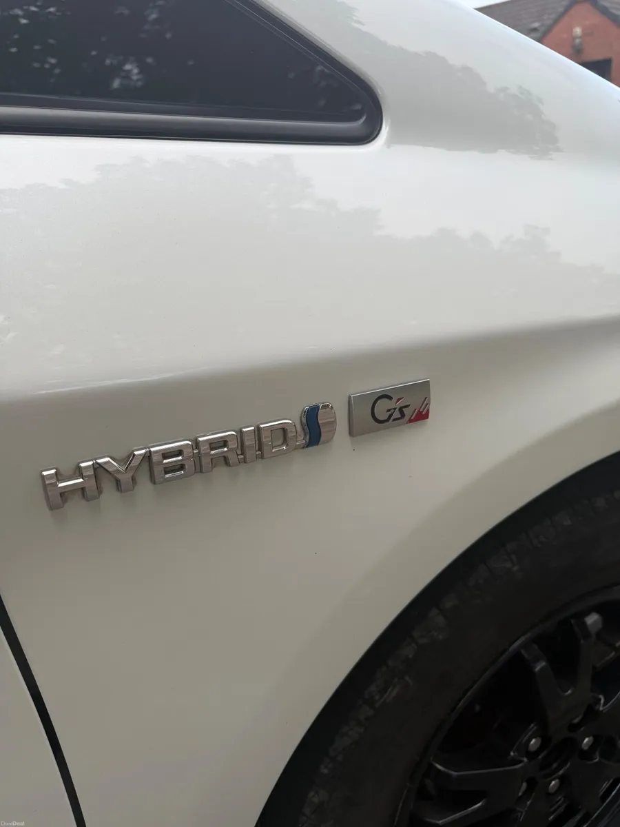 Toyota Prius 2015 - Image 2