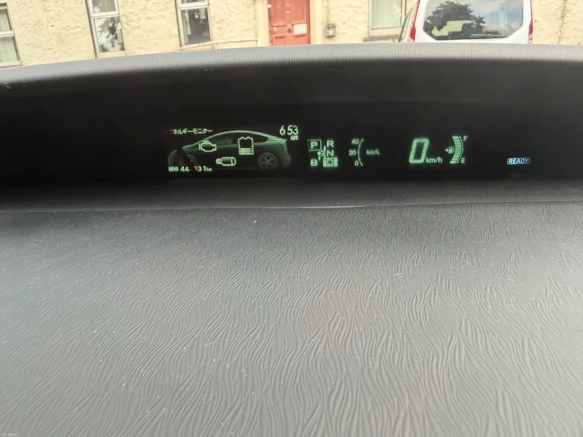 Toyota Prius 2015 - Image 3