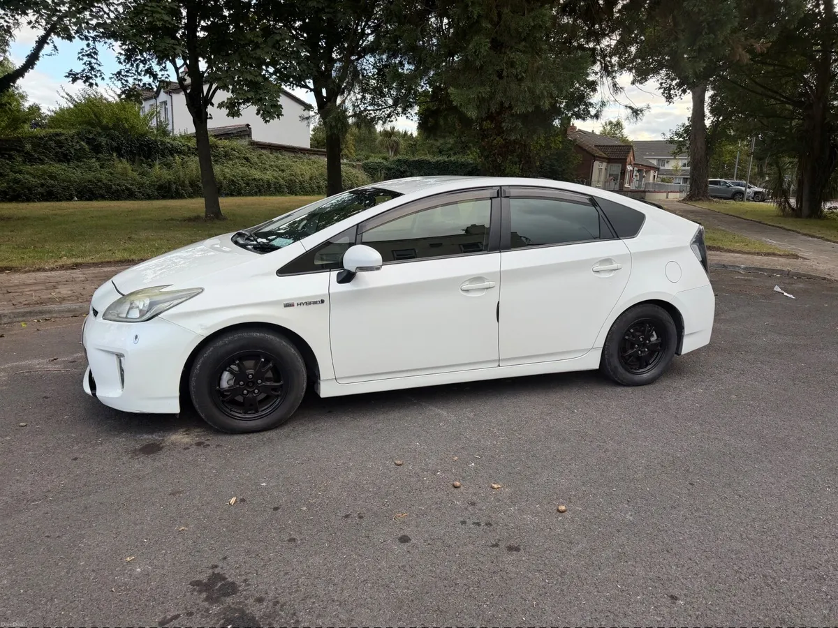 Toyota Prius 2015 - Image 1