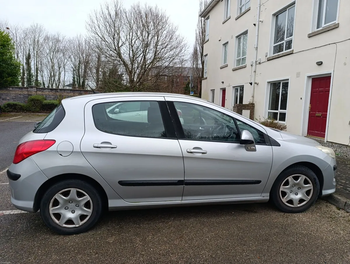 Peugeot 308 2010 - Image 2