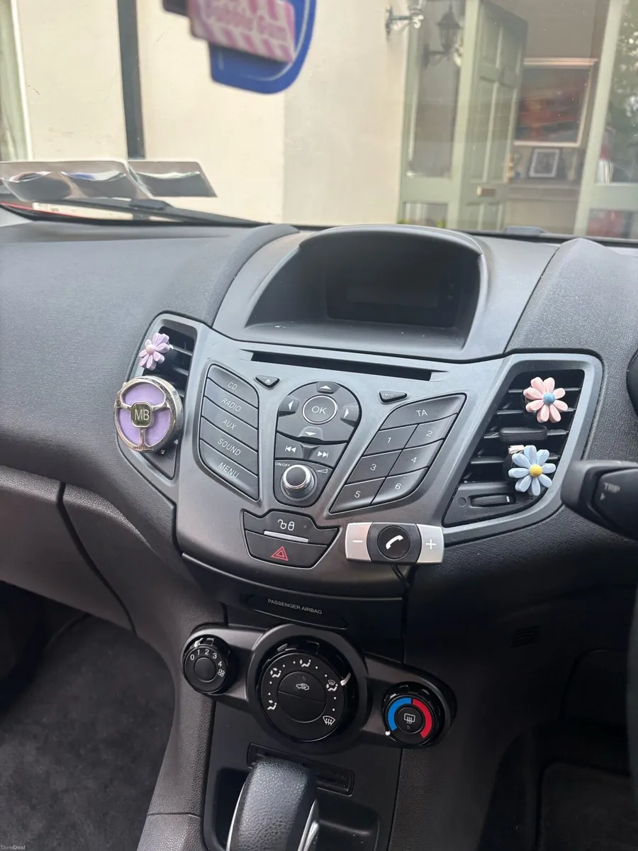 Ford Fiesta 2015 - Image 5