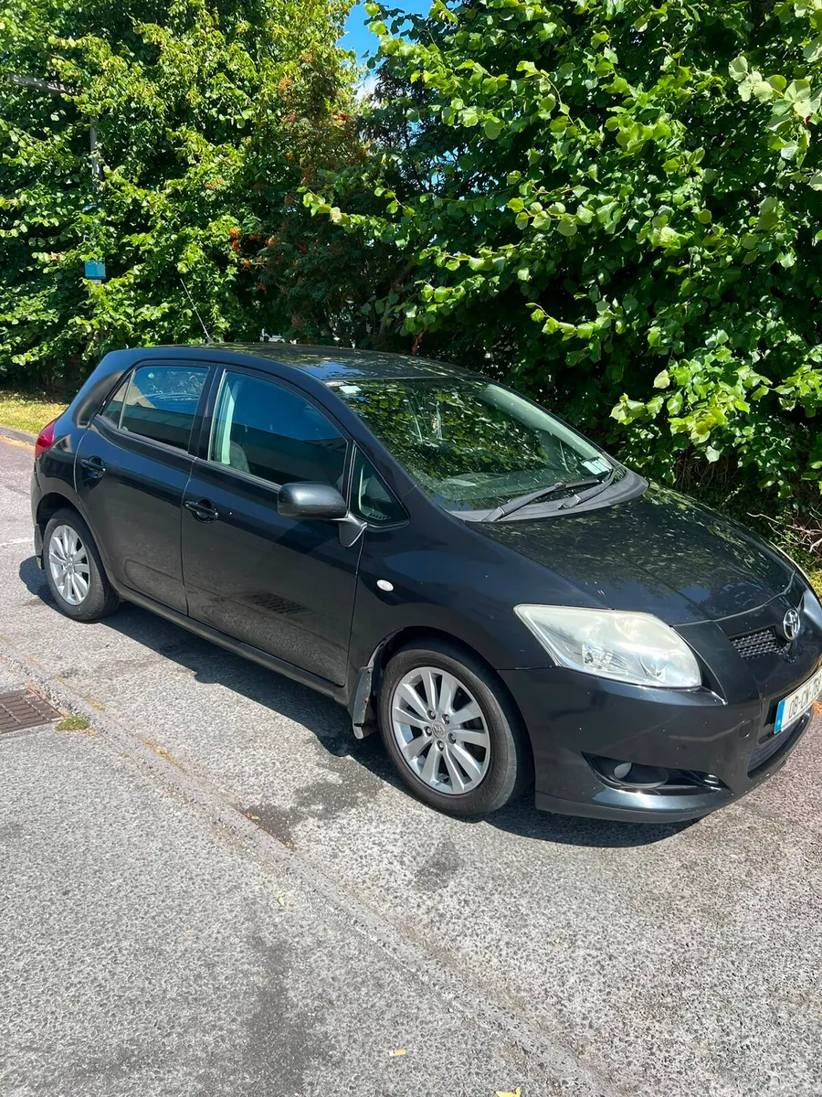 2008 Auris Black - Image 1