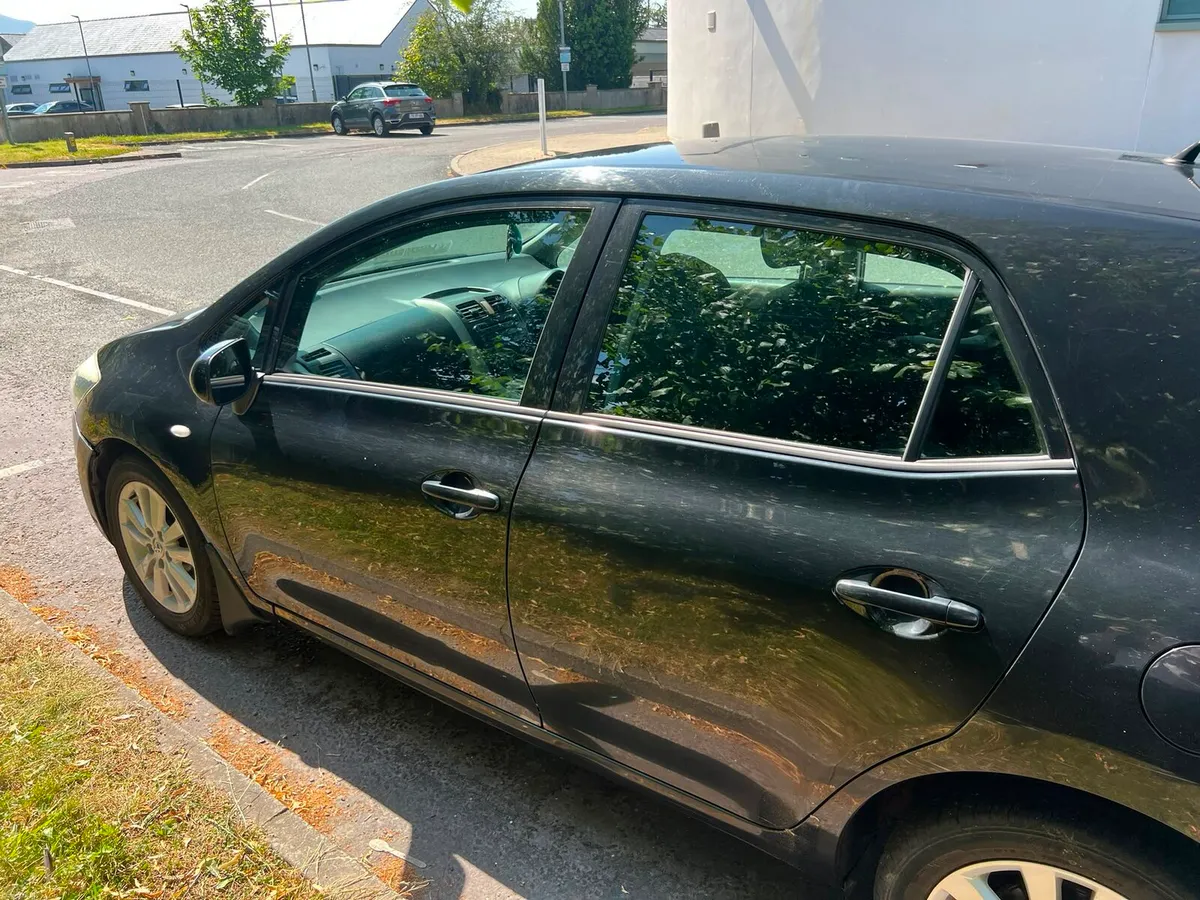 2008 Auris Black - Image 6