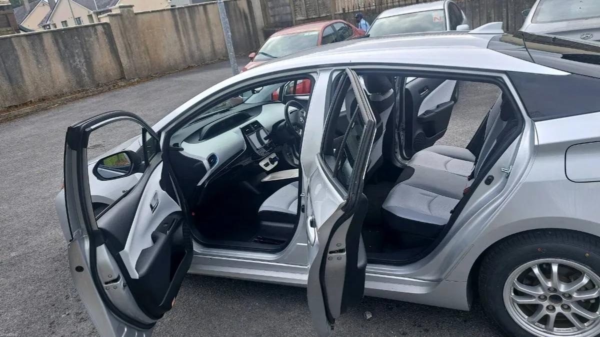 Toyota prius 2017 - Image 4