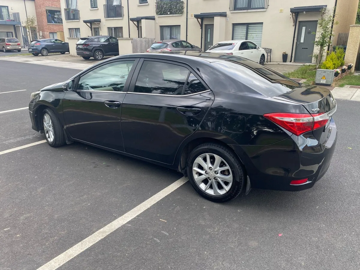 Toyota corolla - Image 6