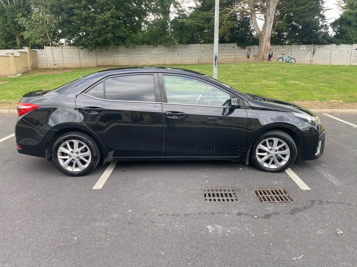 Toyota corolla - Image 3