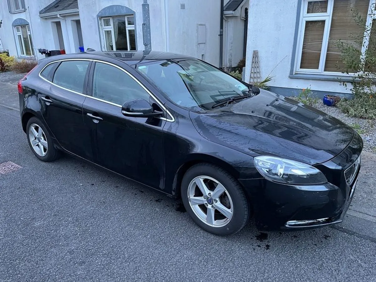 New NCT, 2014 Volvo V40 - Image 3