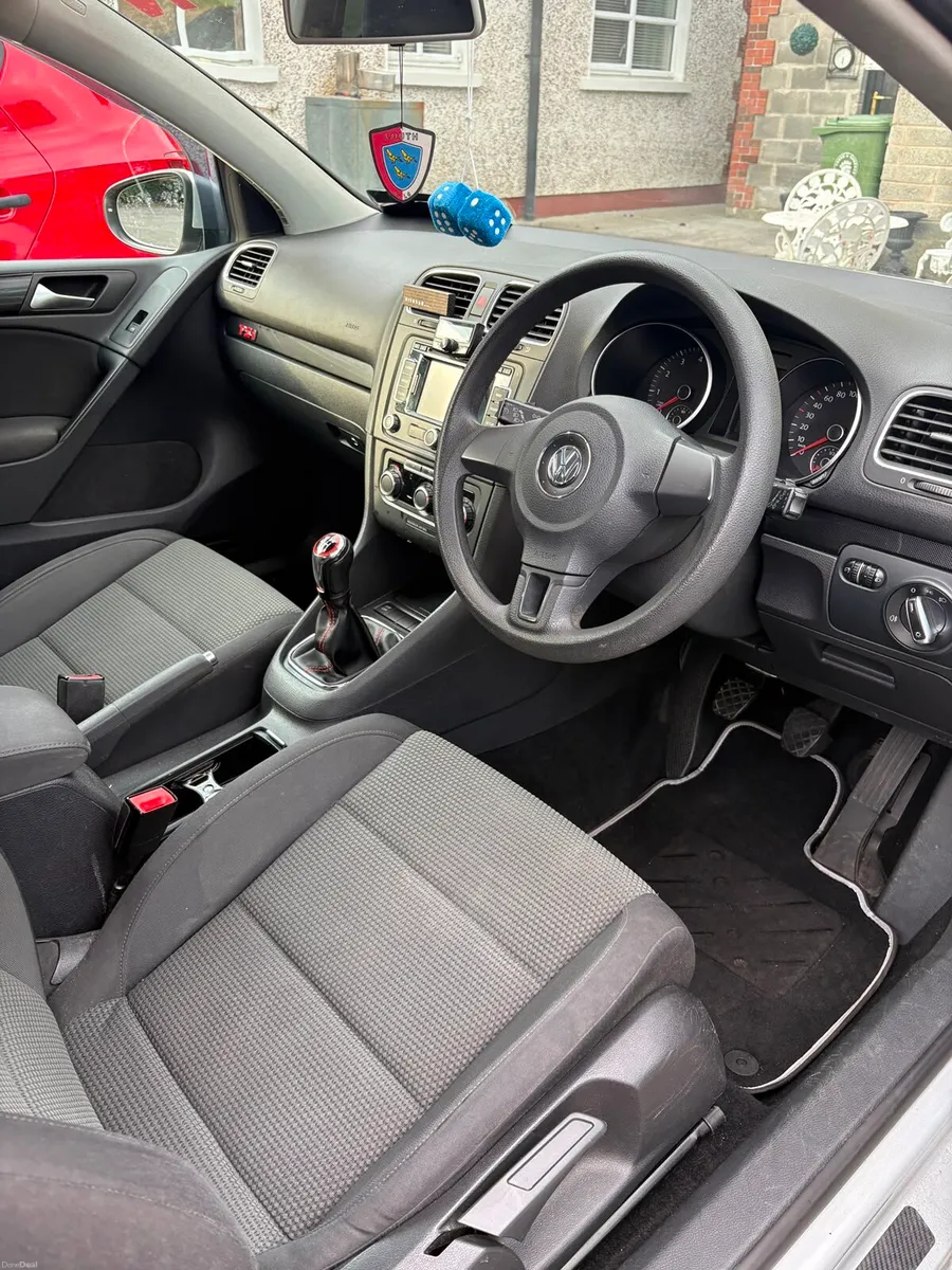 Volkswagen Golf 2010 - Image 2