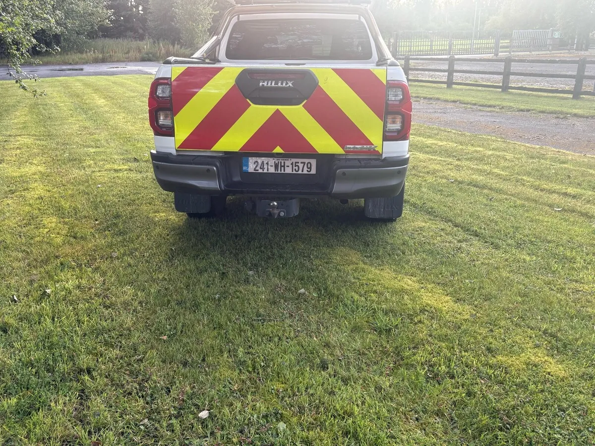 Toyota Hilux invincible X - Image 6