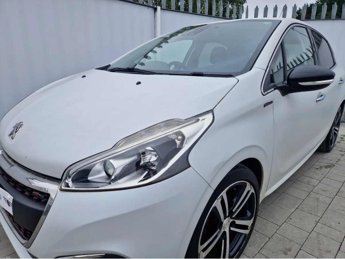Peugeot 208 1.2 PETROL AUTO - Image 4