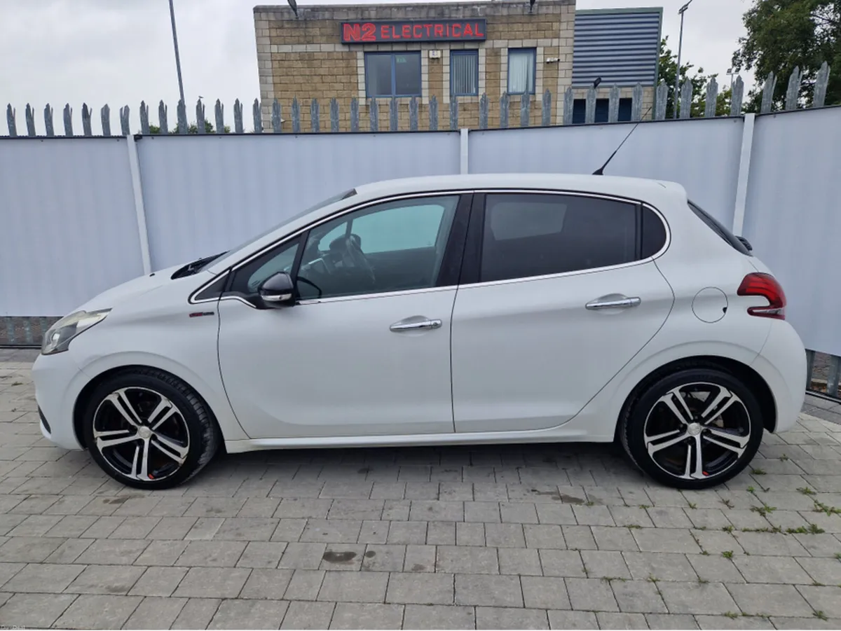 Peugeot 208 1.2 PETROL AUTO - Image 6