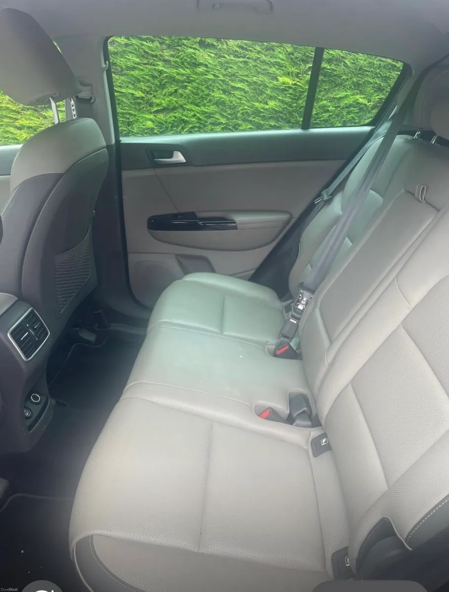 Car - Image 6