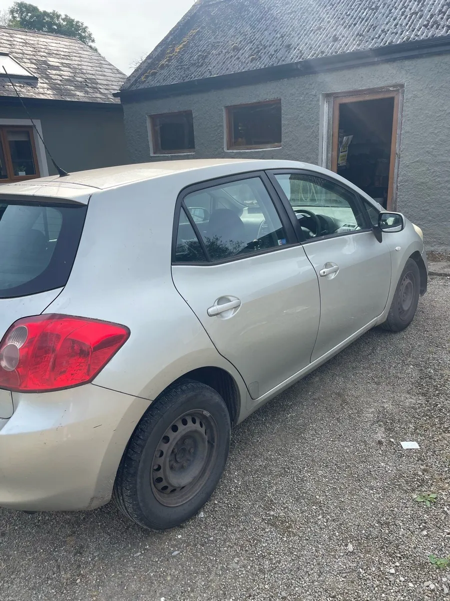 09 Toyota Auris - Image 4