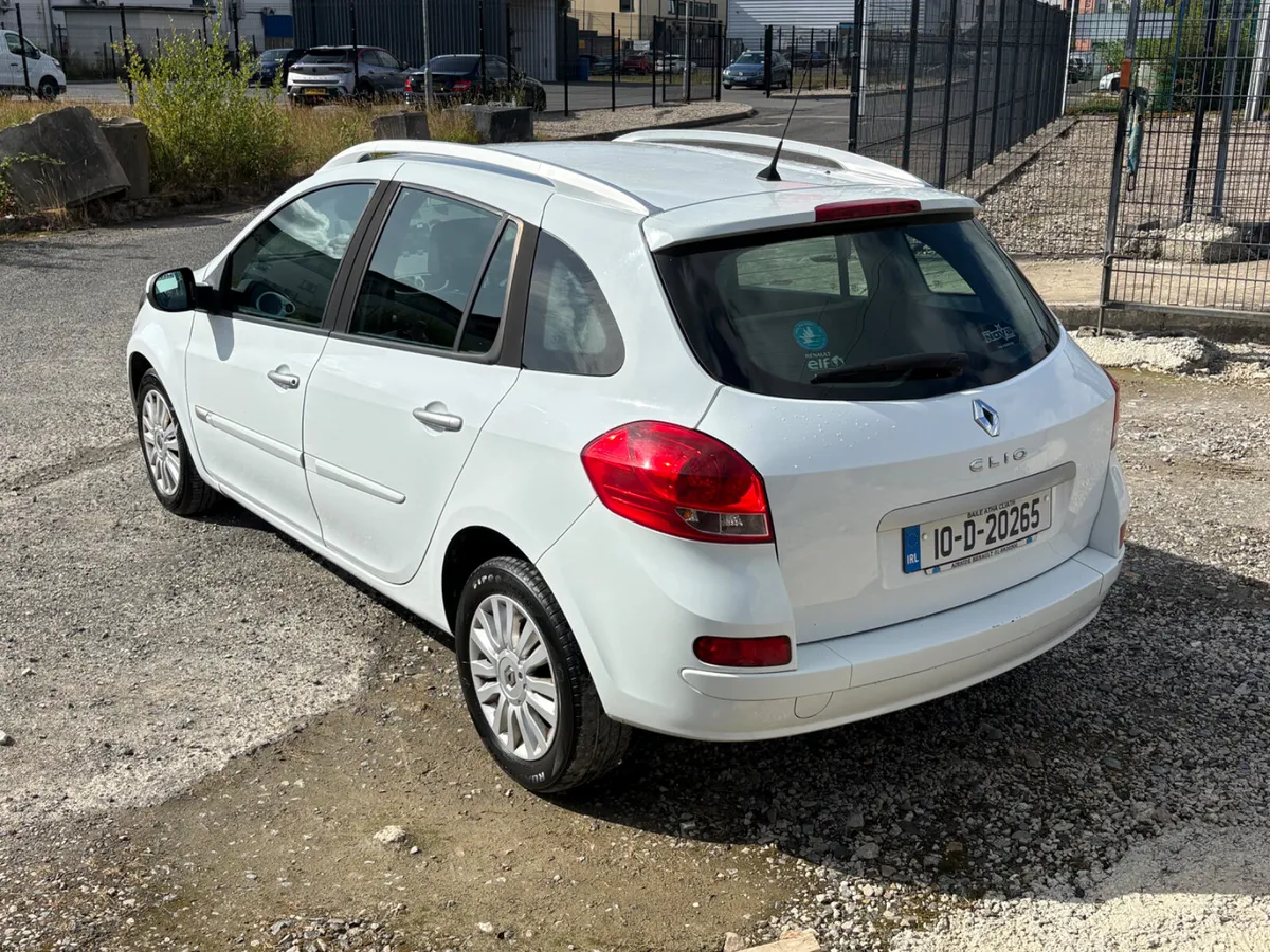 Renault Clio 2010 LOW KMS - Image 5