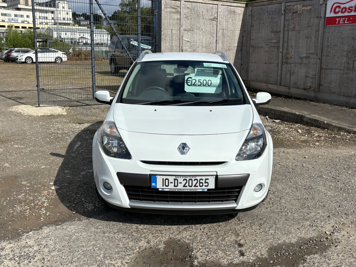 Renault Clio 2010 LOW KMS - Image 2
