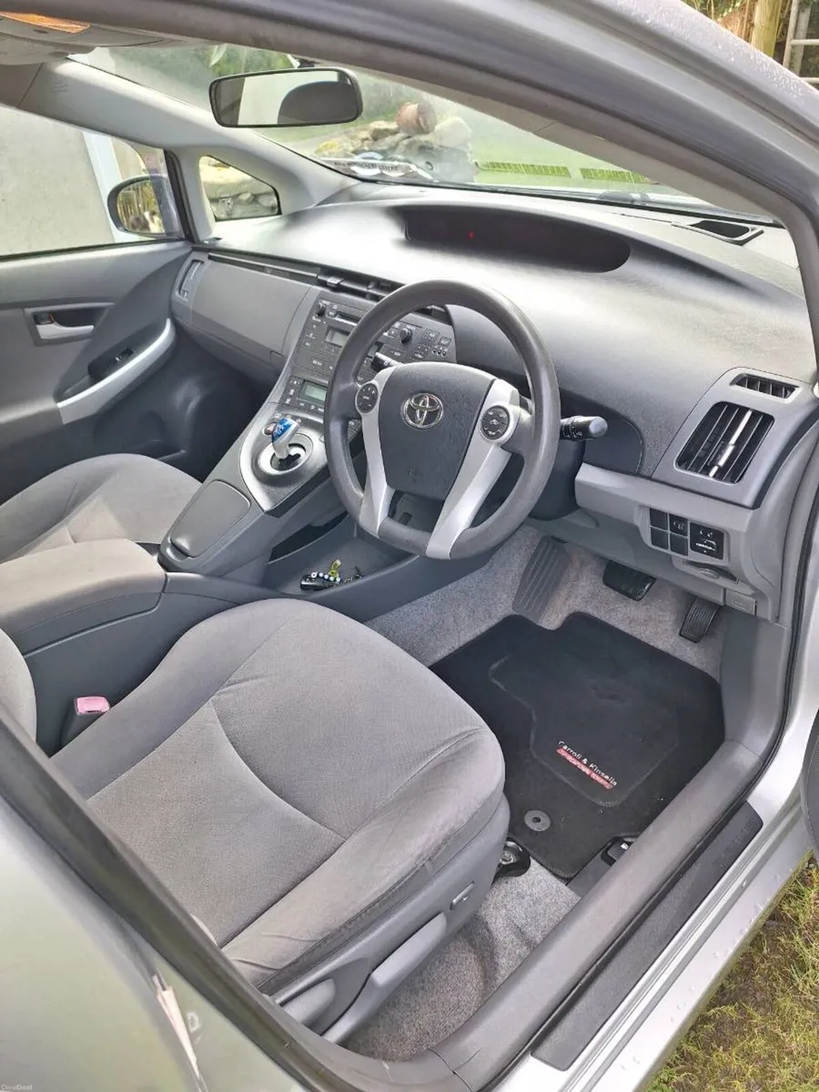 Toyota Prius - Image 6