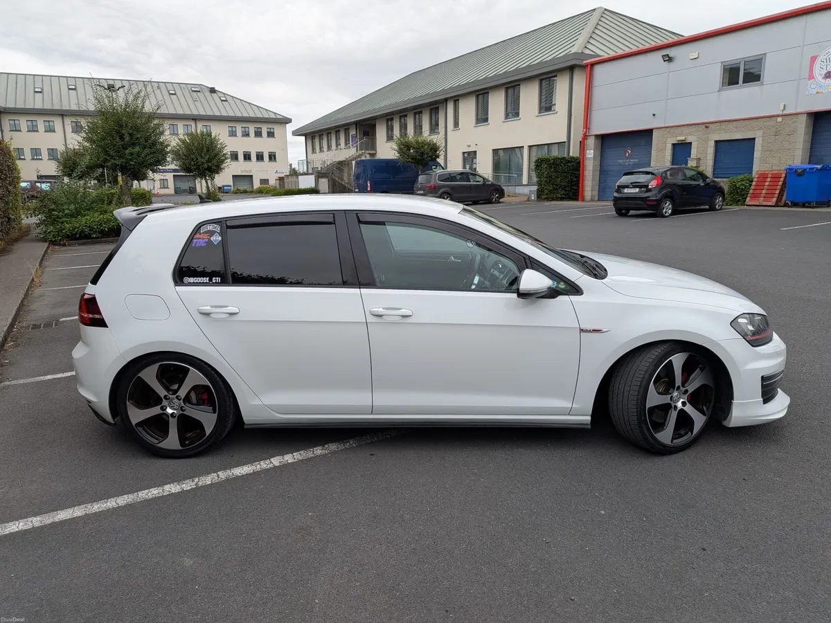 Volkswagen Golf GTI 2015 - Image 2